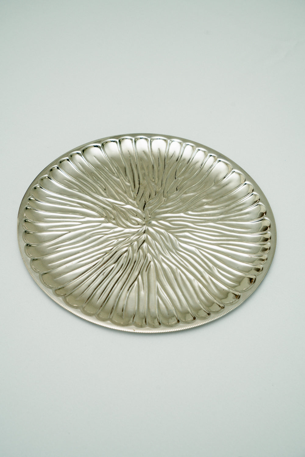 Round plate with raised details