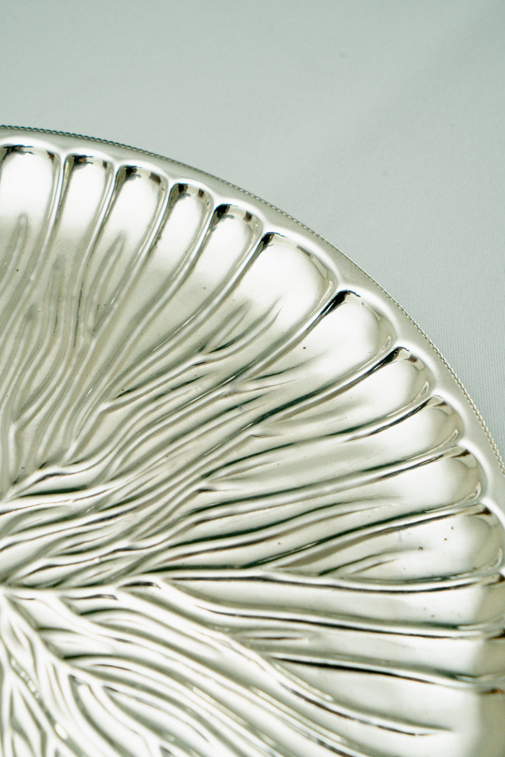 Round plate with raised details