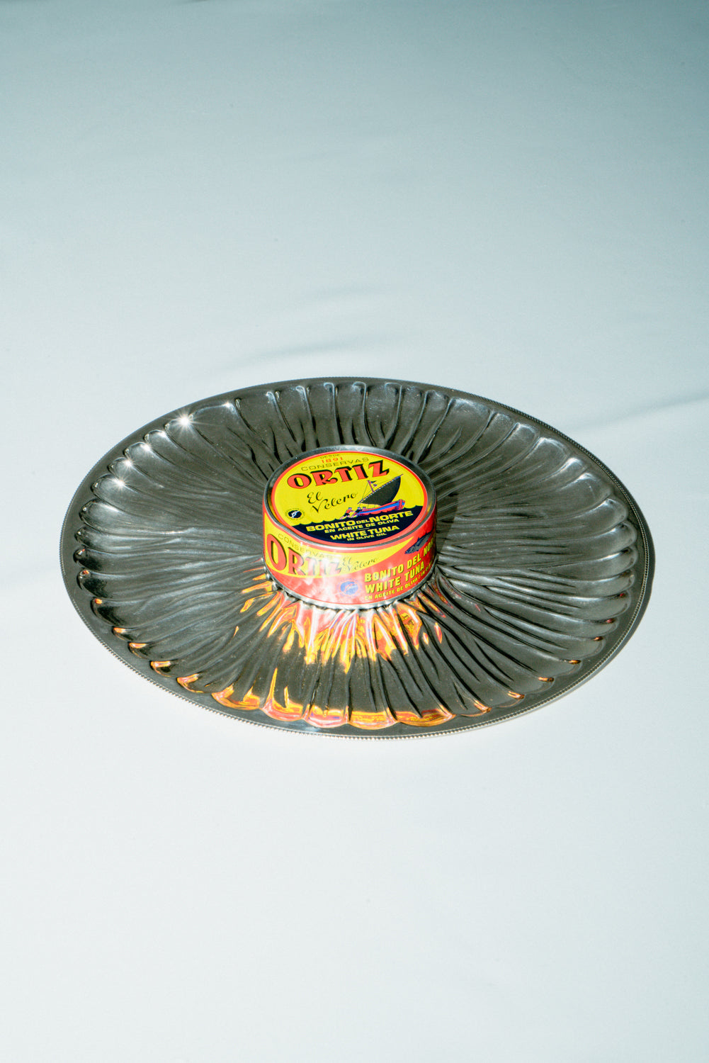 Round plate with raised details