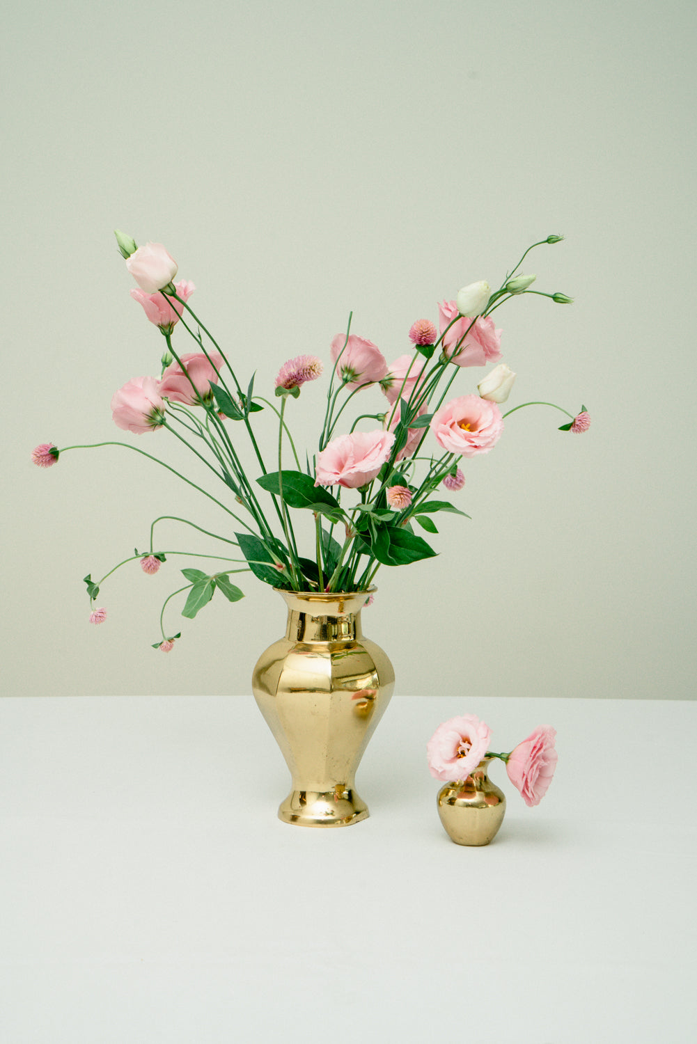 Set of 2 midi and mini brass vases