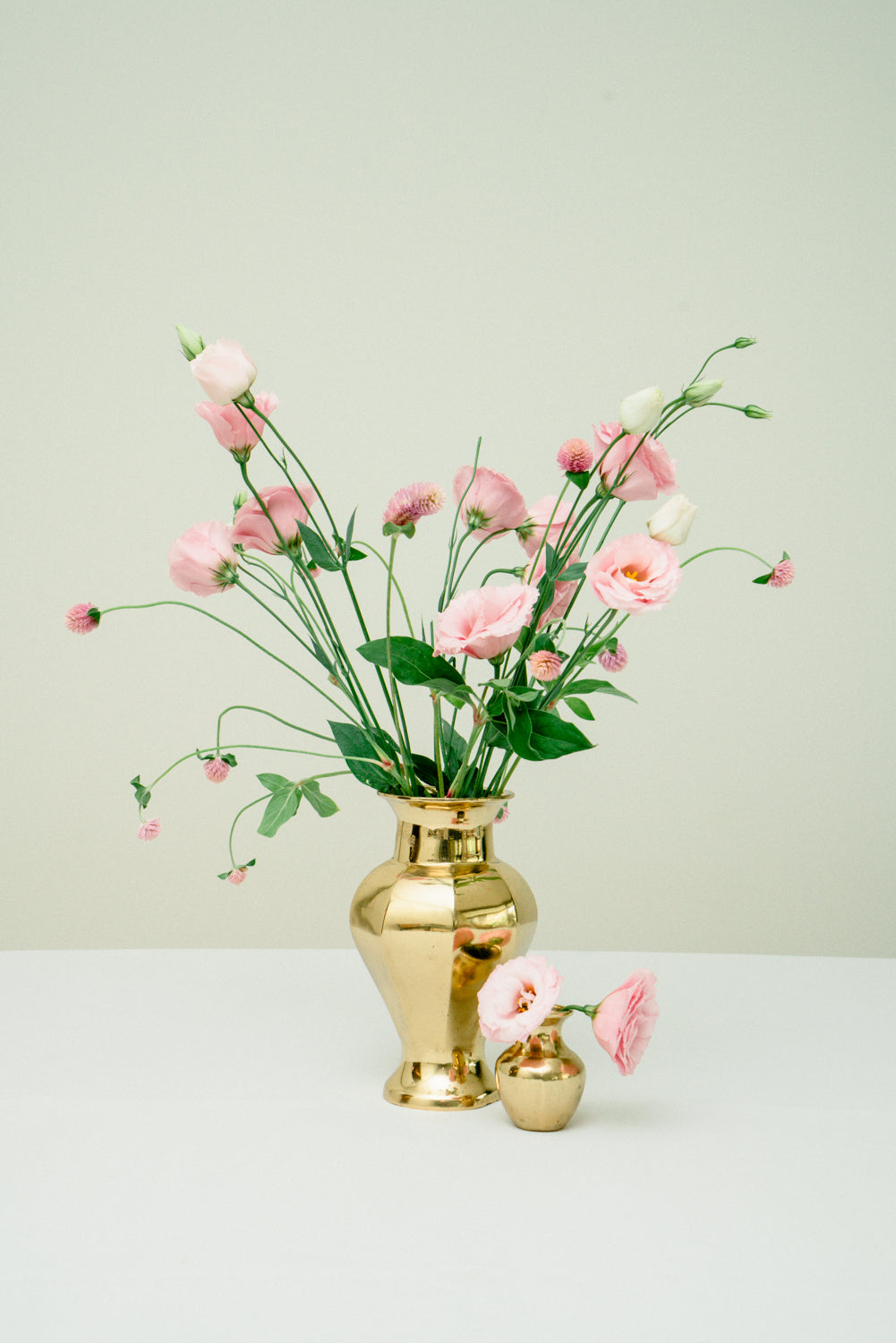 Set of 2 midi and mini brass vases