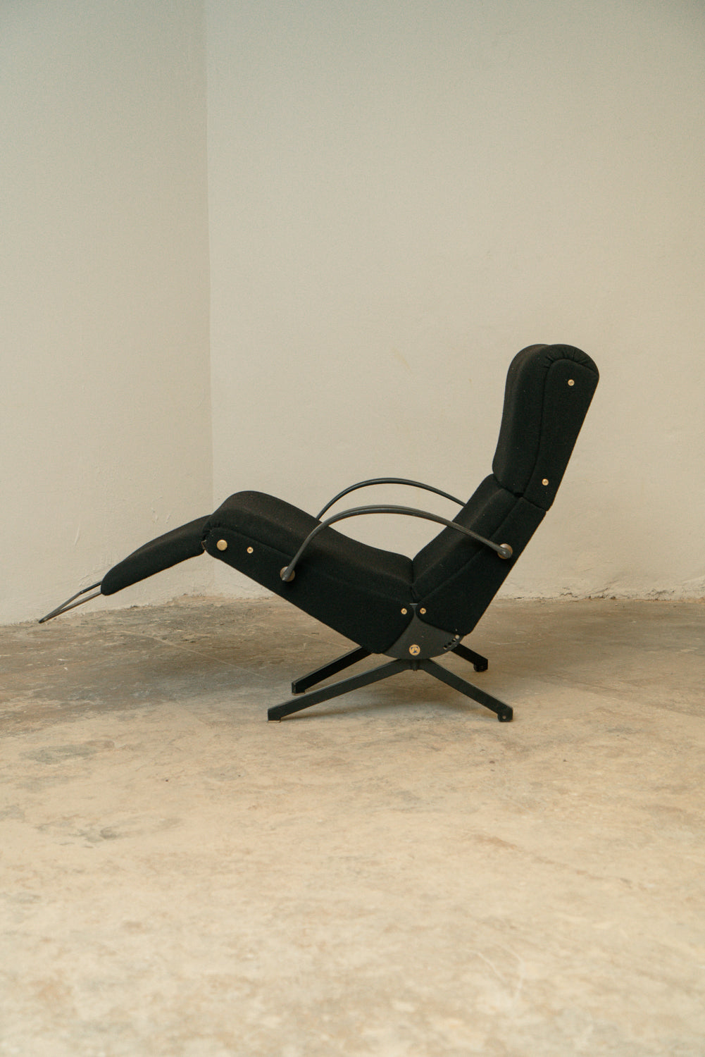 Osvaldo Borsani P40 lounge chair, Tecno