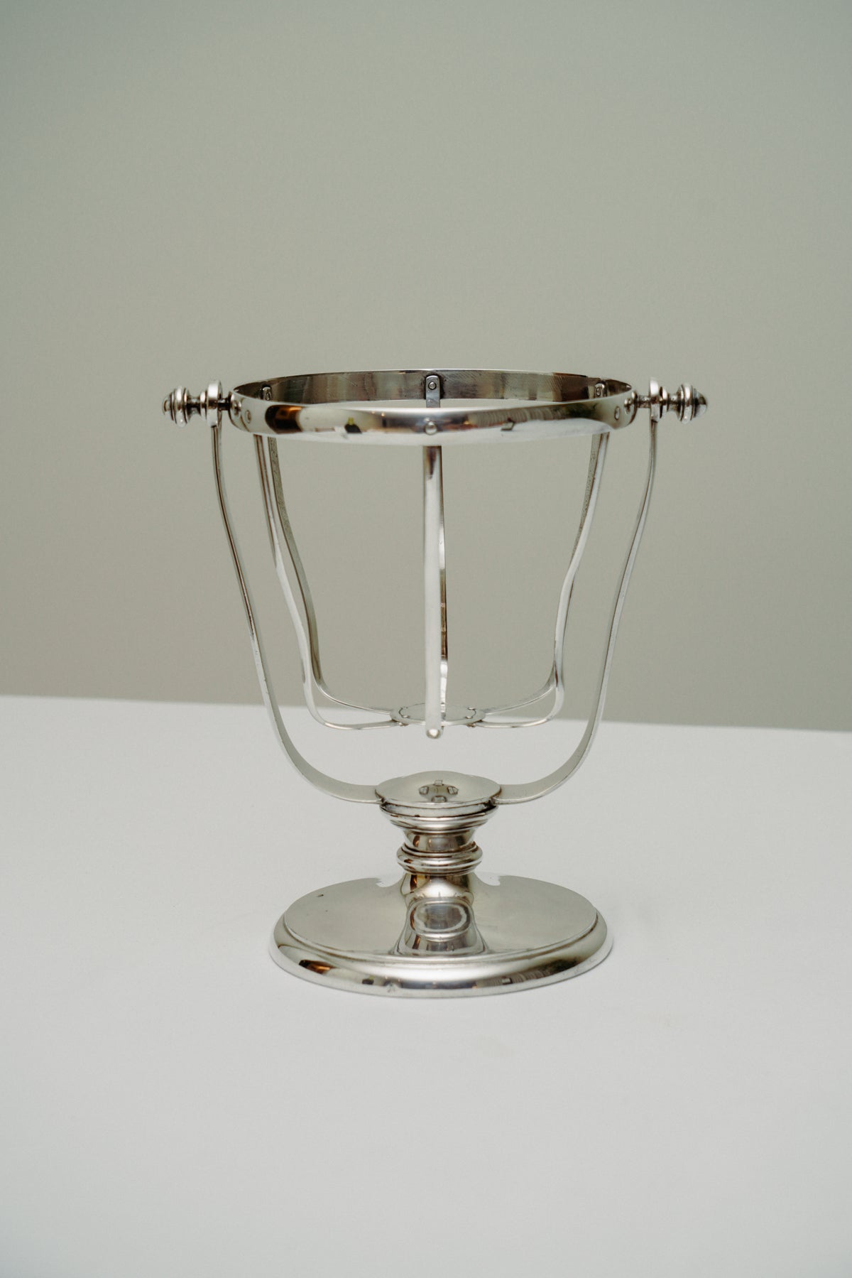 Swinging bottle holder