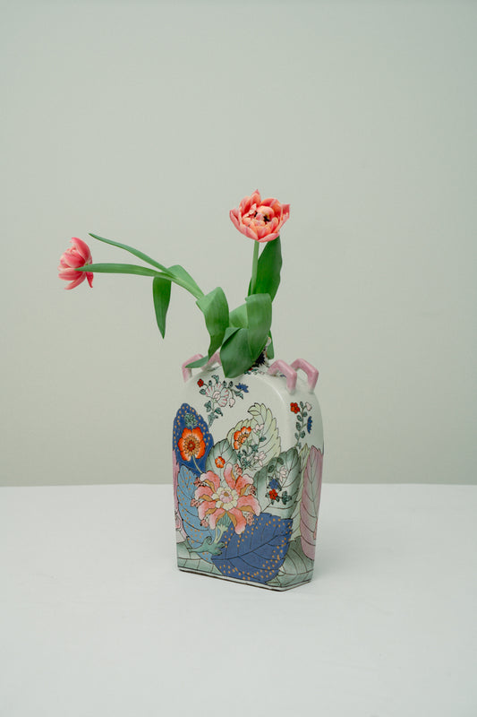 Antique 'famille rose' Chinese porcelaine vase