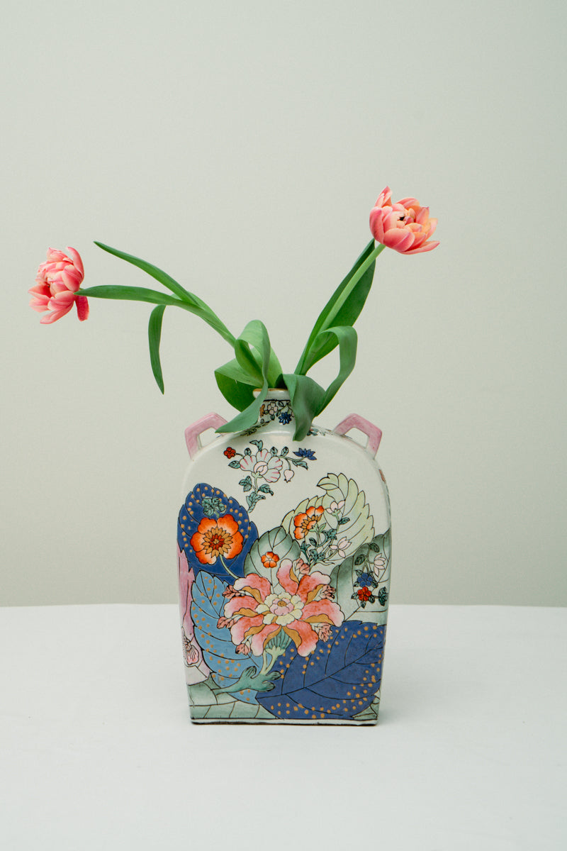 Antique 'famille rose' Chinese porcelaine vase