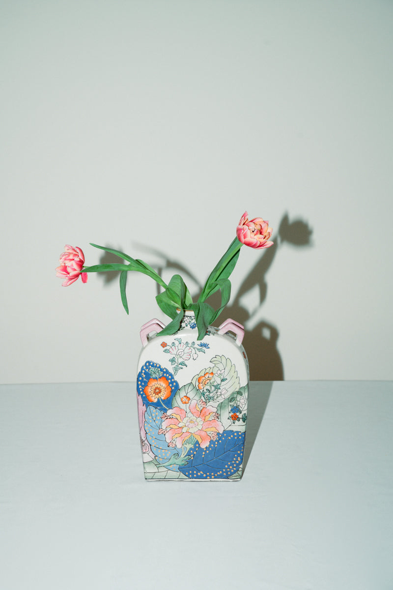 Antique 'famille rose' Chinese porcelaine vase