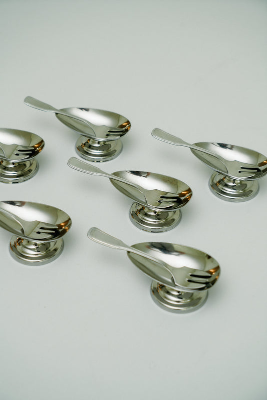 Set of 6 mini oyster shaped coupes with forks