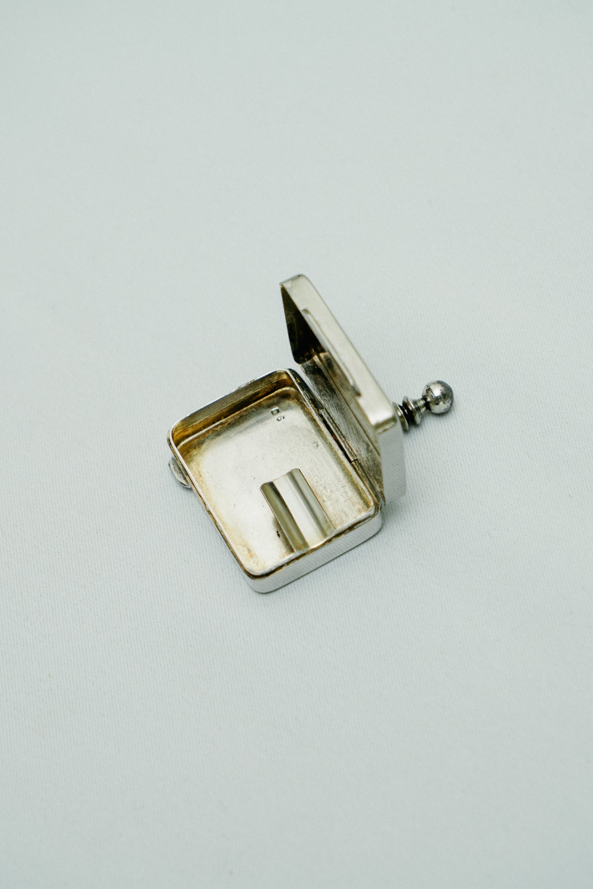 Portable mini ashtray