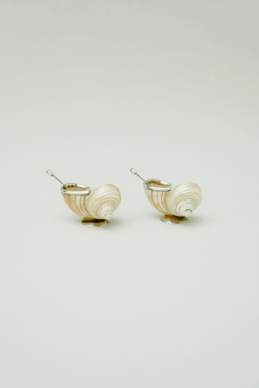 Set of 2 natural shell salt cellars