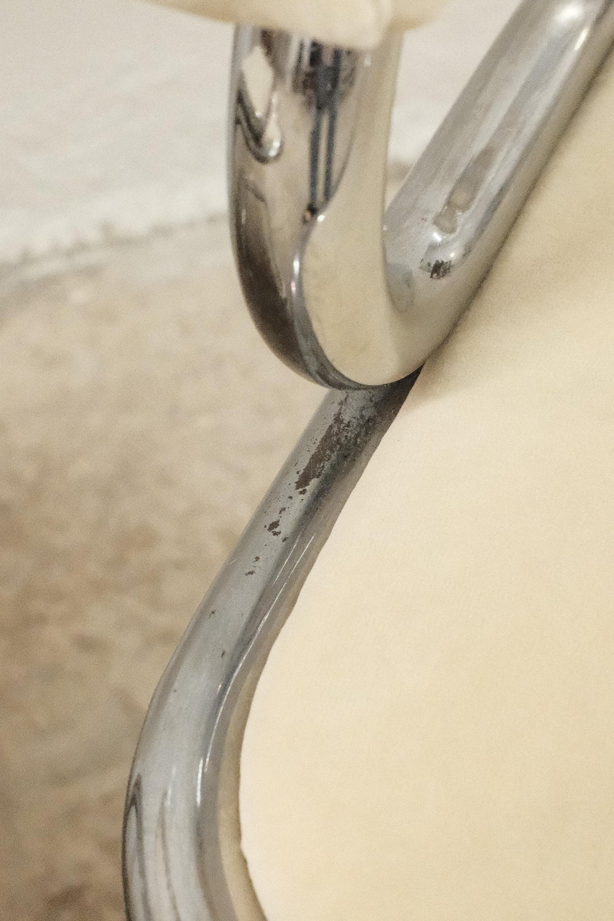 Pair of curved chromed steel chairs, Space Age 1970s