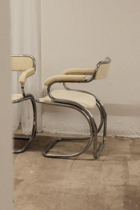 Pair of curved chromed steel chairs, Space Age 1970s