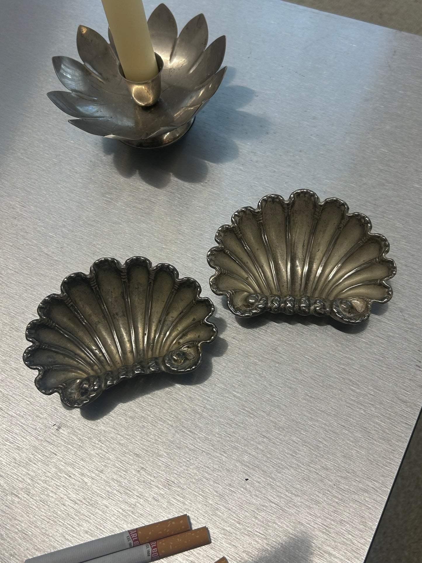 Set of 2 shell ashtrays