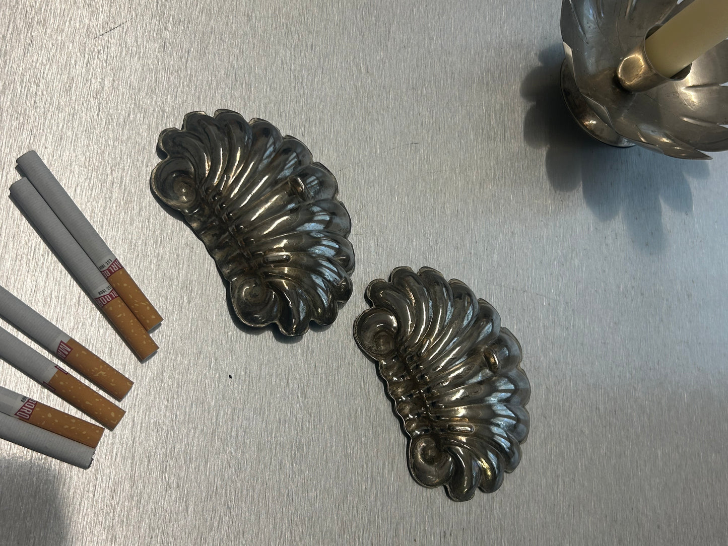 Set of 2 shell ashtrays